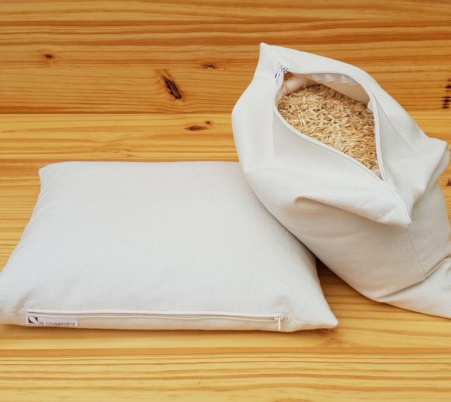 Coussins en coton bio garnis de graines La Coussinière.