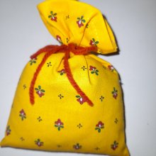Sachet de fleurs de lavandin bio , tissu proven&ccedil;al